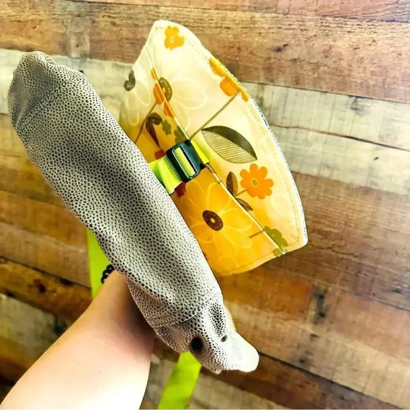 Haiku by Sharon Eisenhauer Floral To-Go Messenger/Crossbody - Picture 7 of 9